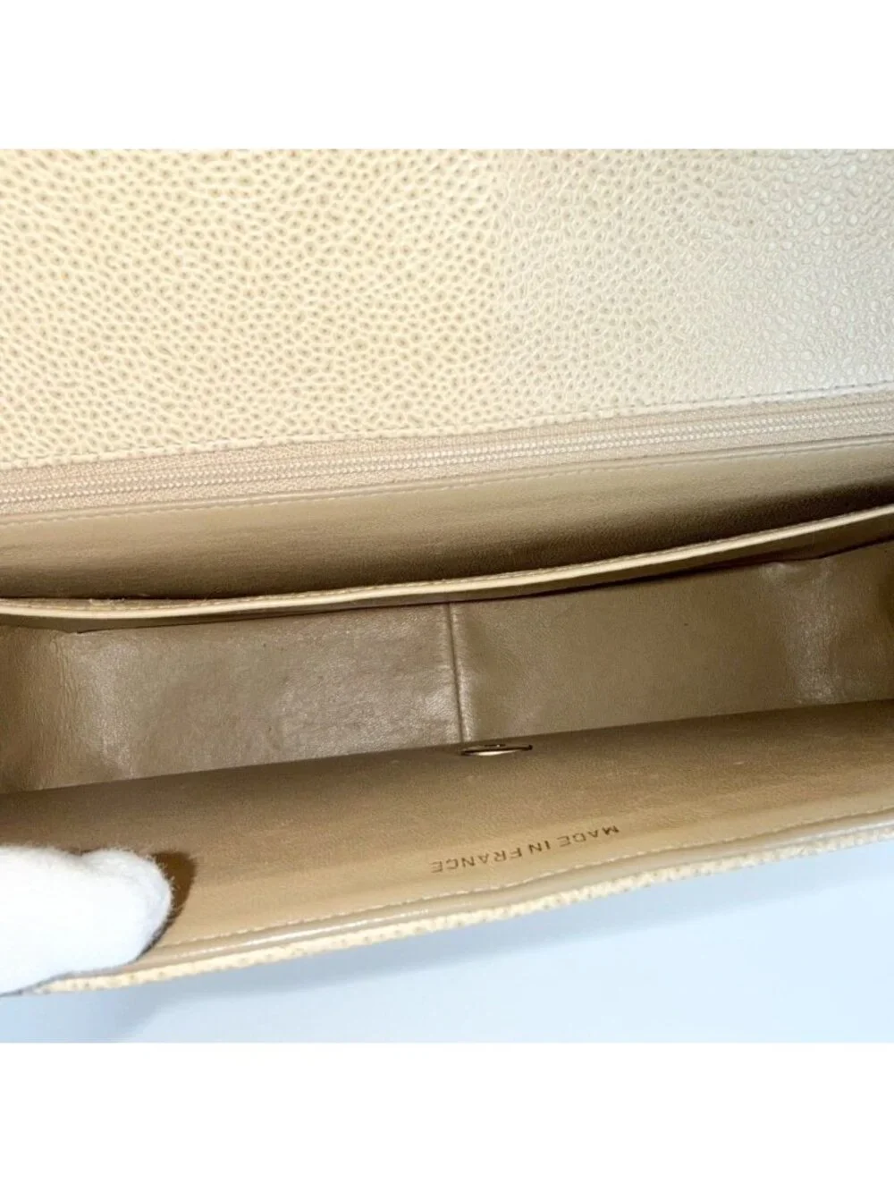 Chanel Shoulder Bag CC Logo Turnlock Crossbody Stitch Chez Blanc Caviar Leather